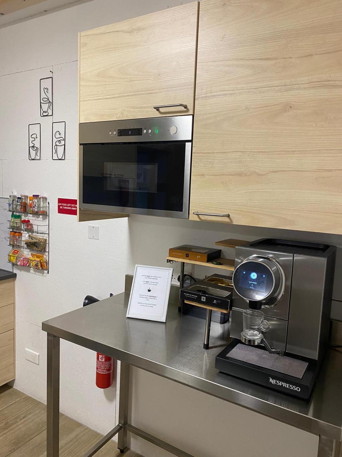 Bohobos Hostel Antibes Eksteriør bilde