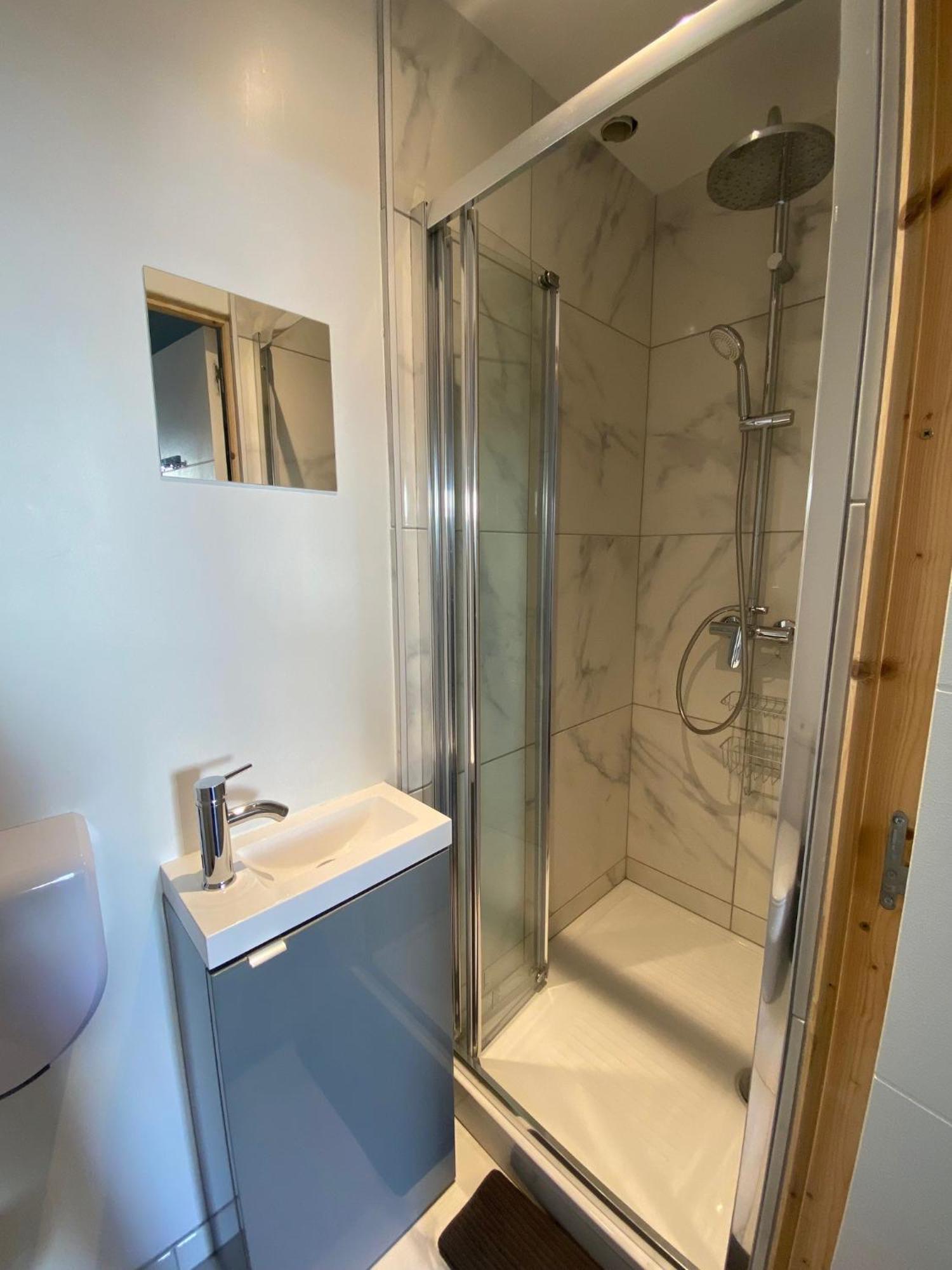 Bohobos Hostel Antibes Eksteriør bilde