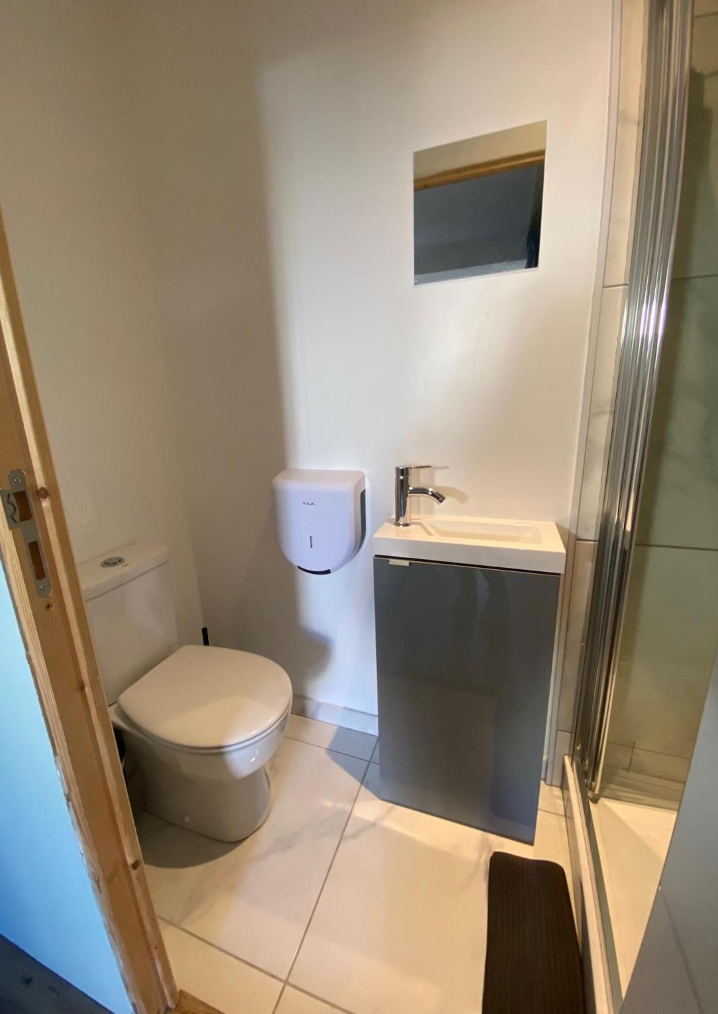 Bohobos Hostel Antibes Eksteriør bilde