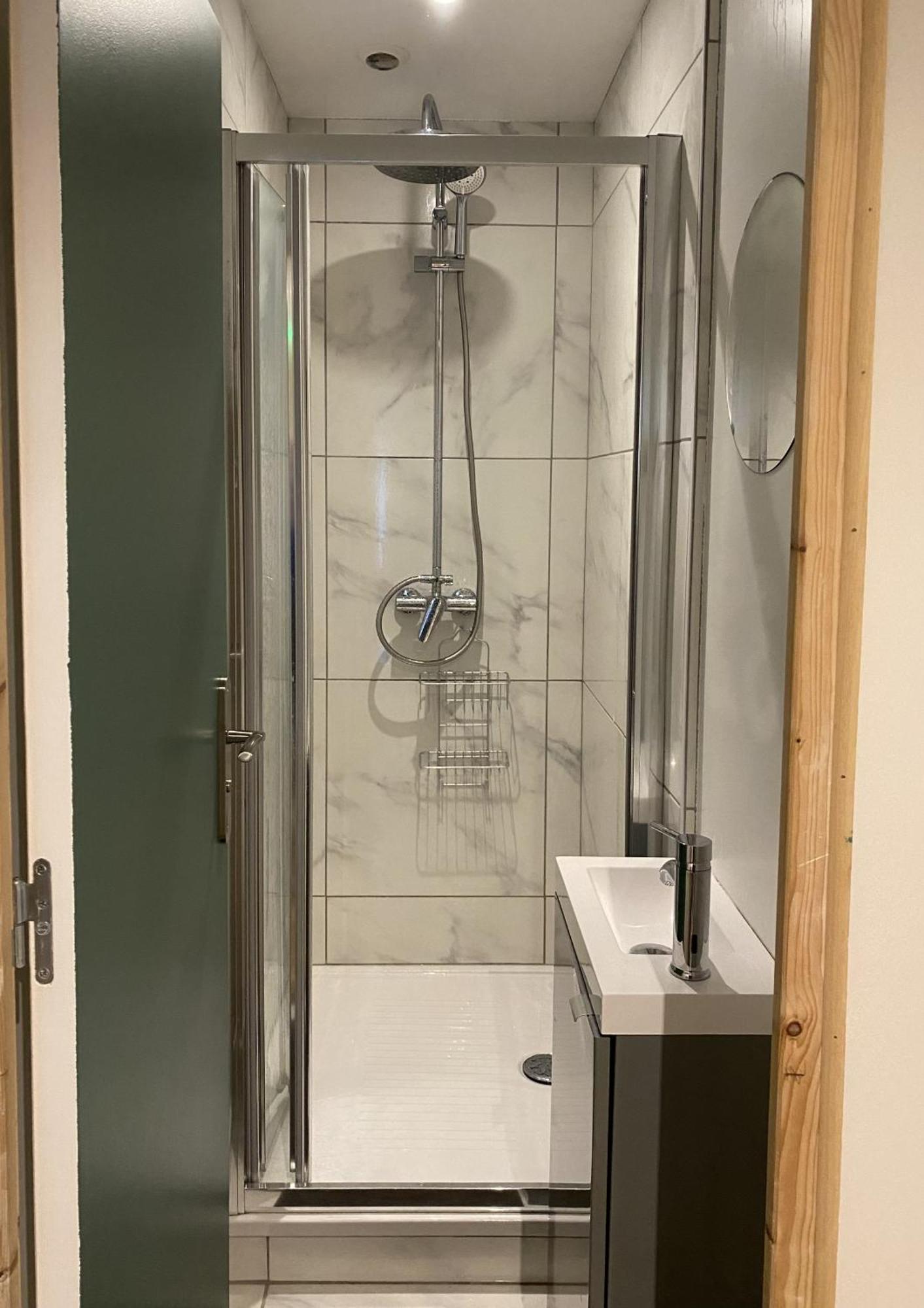 Bohobos Hostel Antibes Eksteriør bilde